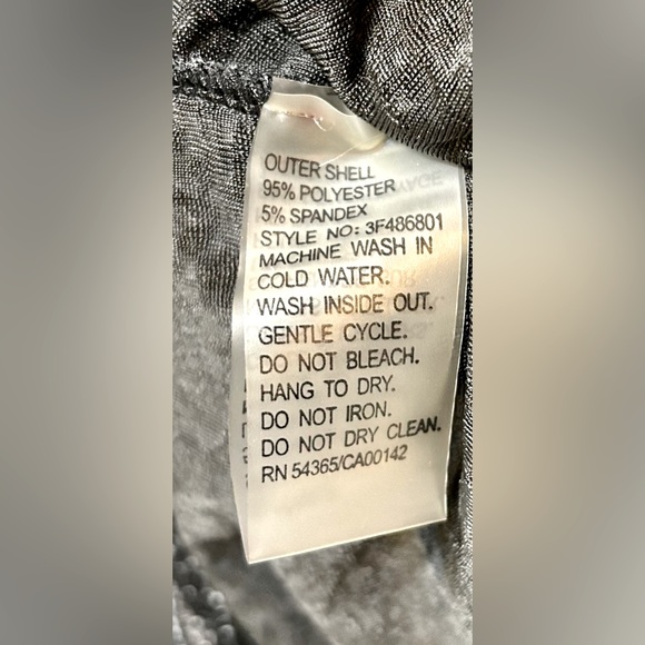 Peter Nygard 3/4 Sleeve Pullover Stretchy Top Black with White and Silver - Picture 5 of 5